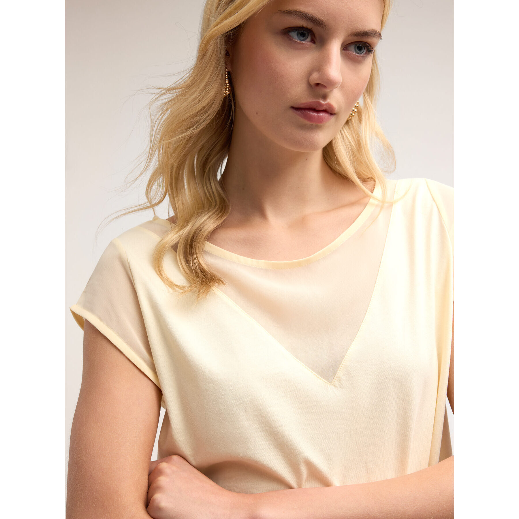 Motivi - Camiseta de jersey con insertos de georgette - Amarillo