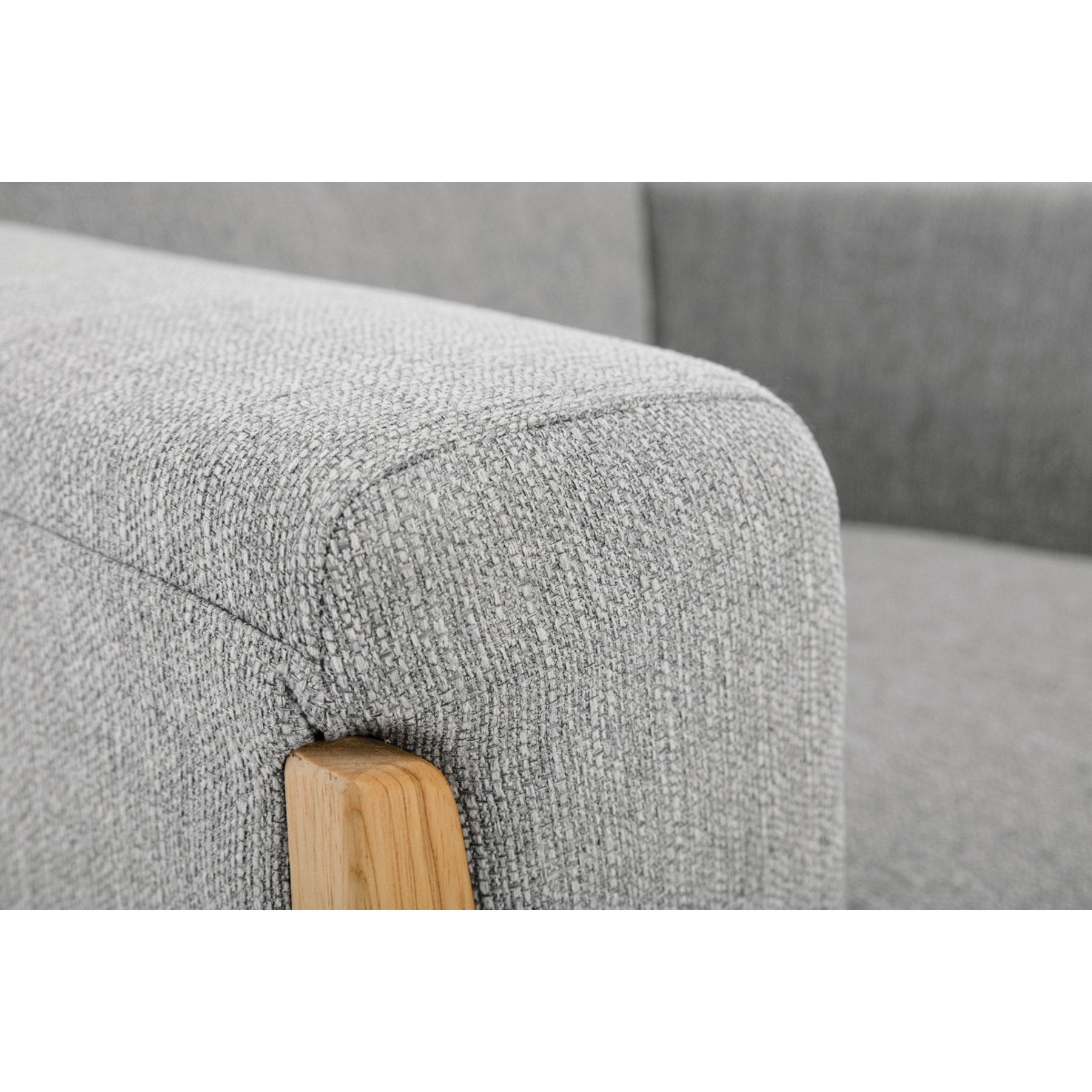 Fauteuil scandinave en tissu gris et bois clair FJORD