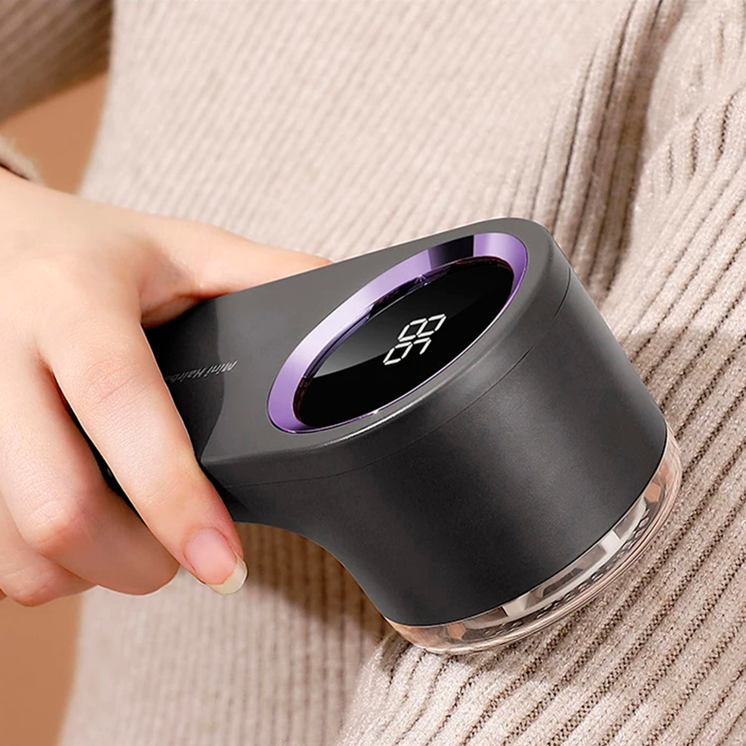 Rasatore per pelucchi compatto per la casa, dotato di schermo LCD con indicatore di batteria.