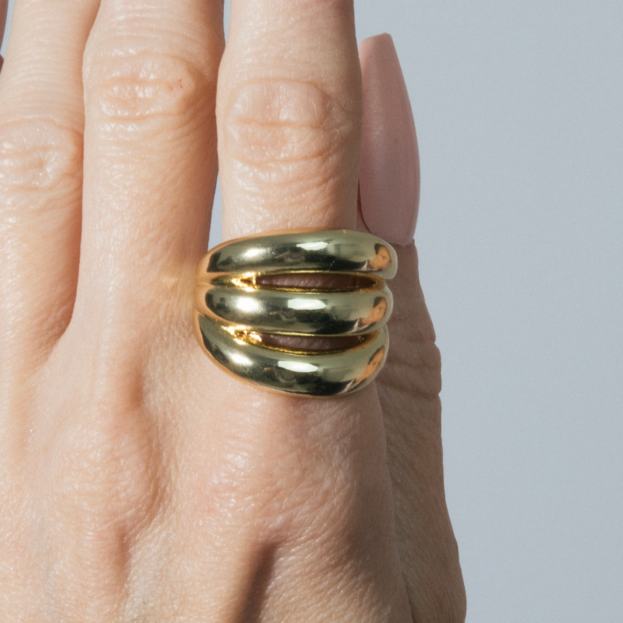 Anillo LUX BY LUX acabado oro amarillo 18k