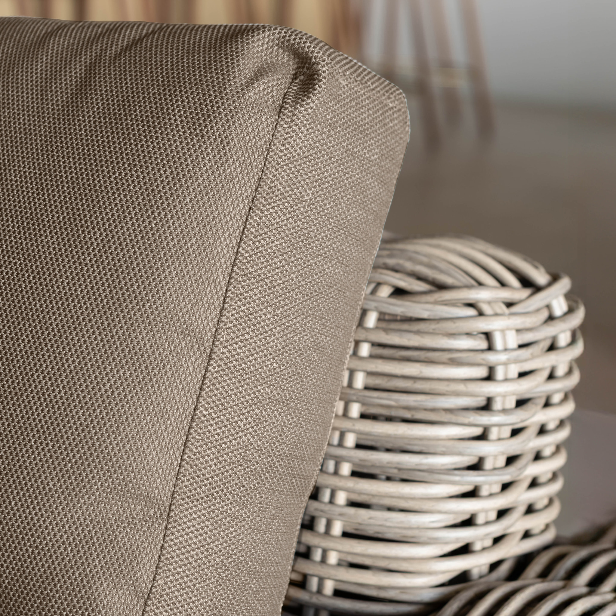 Salon de jardin en résine tréssée effet rotin gris 7 places ANTIGUA