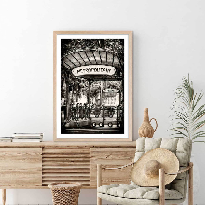 Affiche paris metro abbesses par hugonnard Affiche + cadre en bois - Chêne