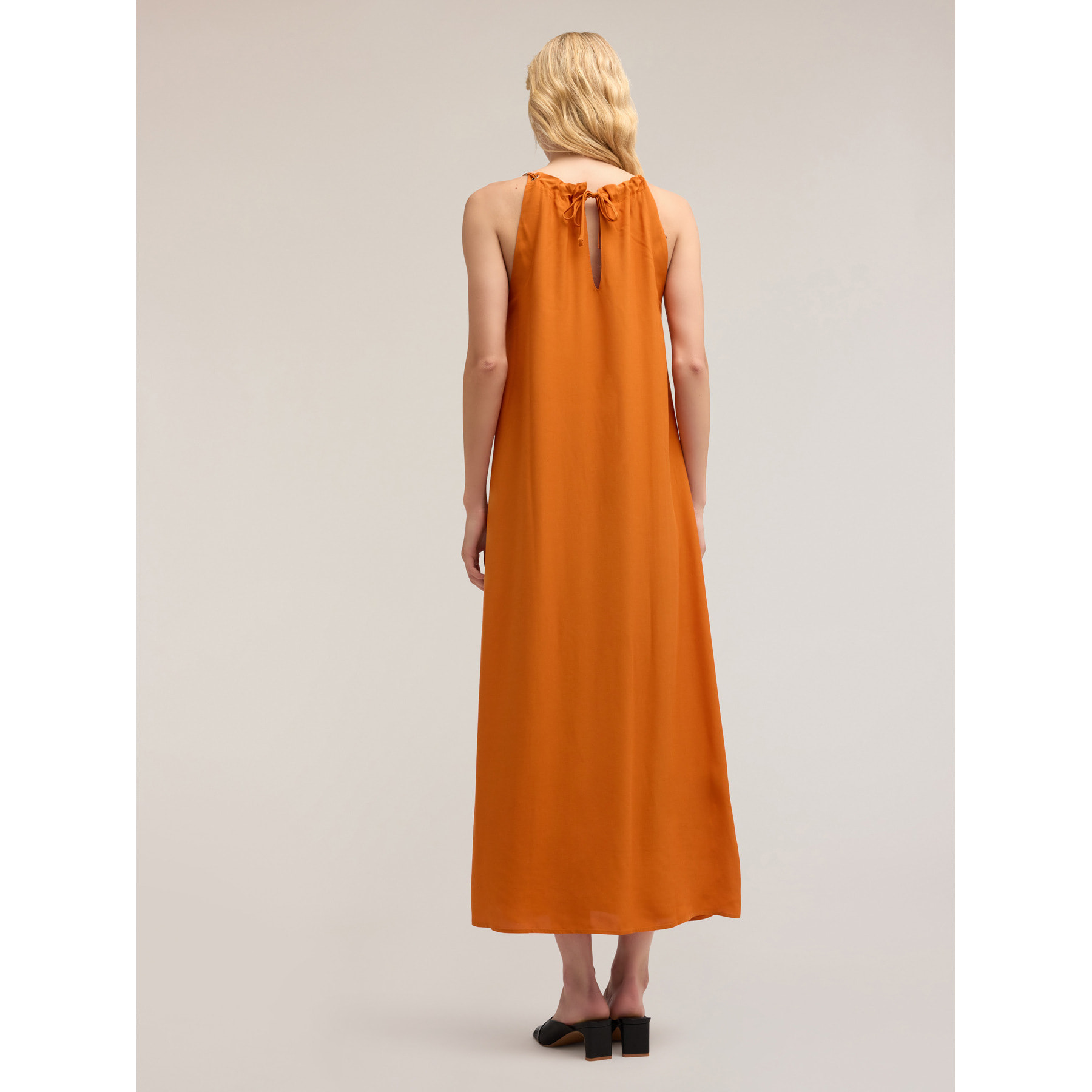 Motivi - Vestito lungo fluido con occhielli - Arancione