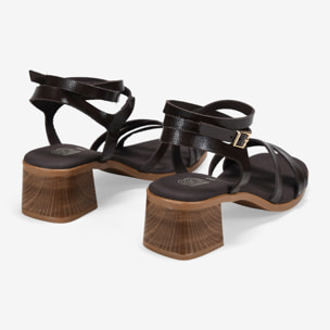 Sandalias de tacón marrón en piel con tiras