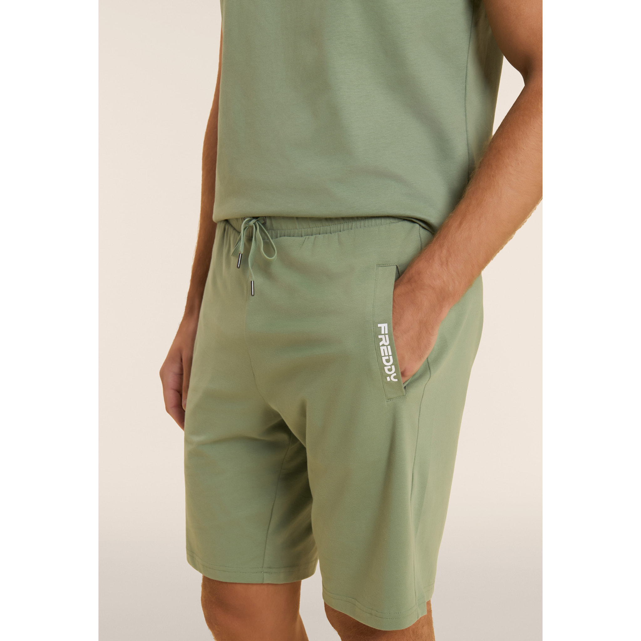 Pantaloni corti in jersey stretch con taschino