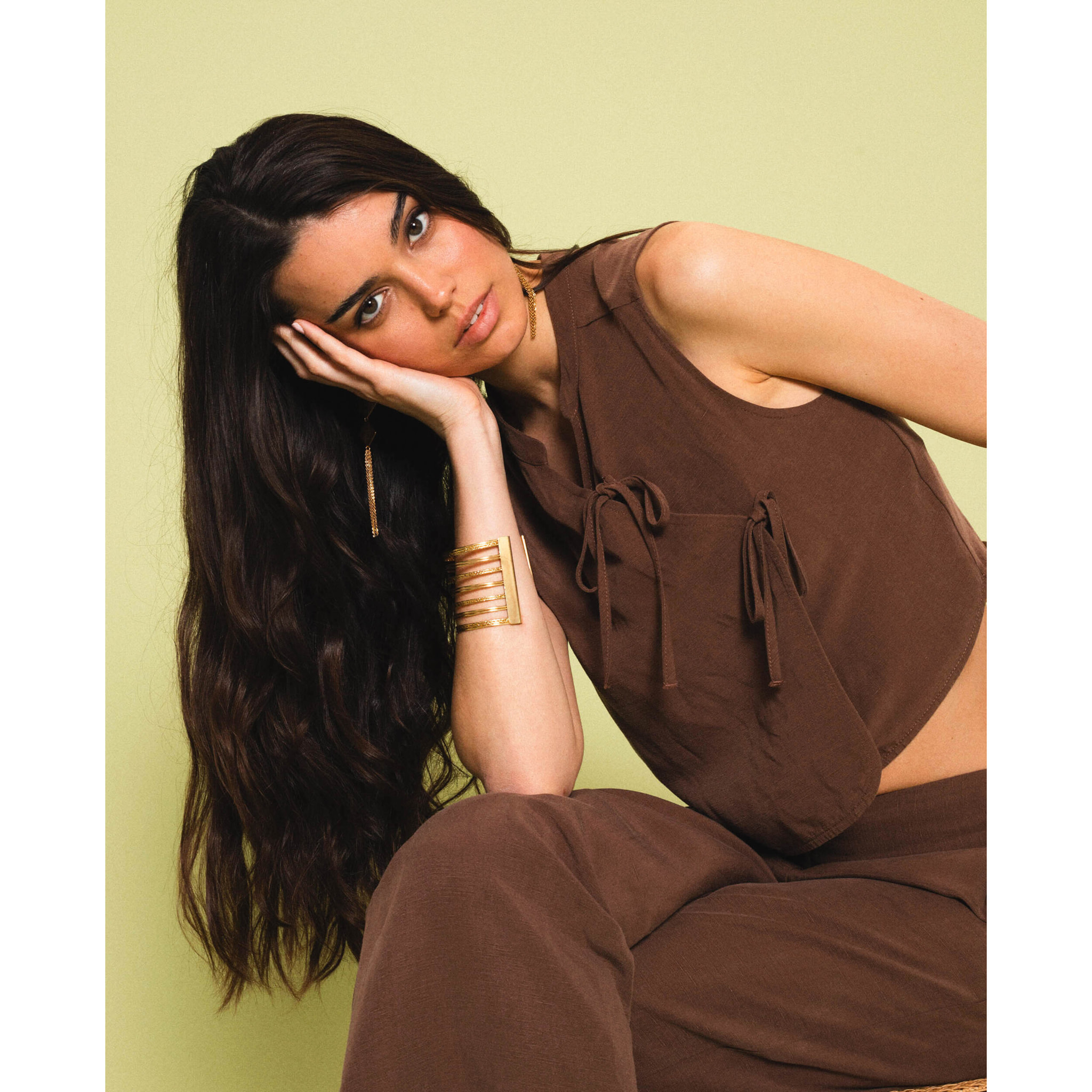 Blusa con cuello mao y lazada lateral