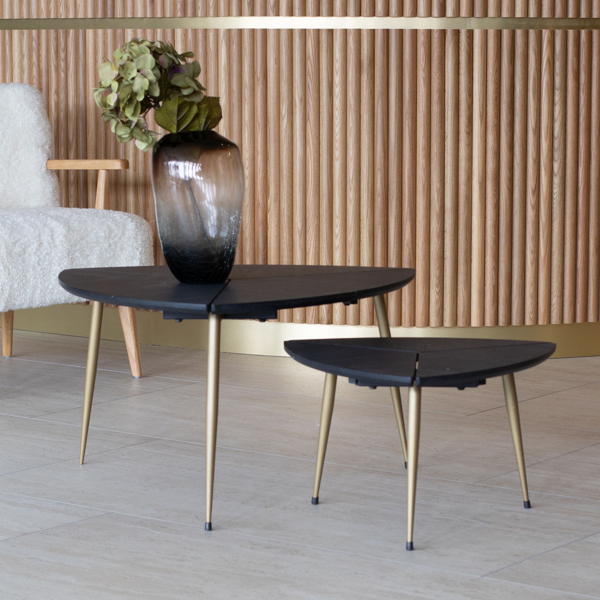 Lot de 2 tables gigognes finition bois et pieds en métal doré SAKURA