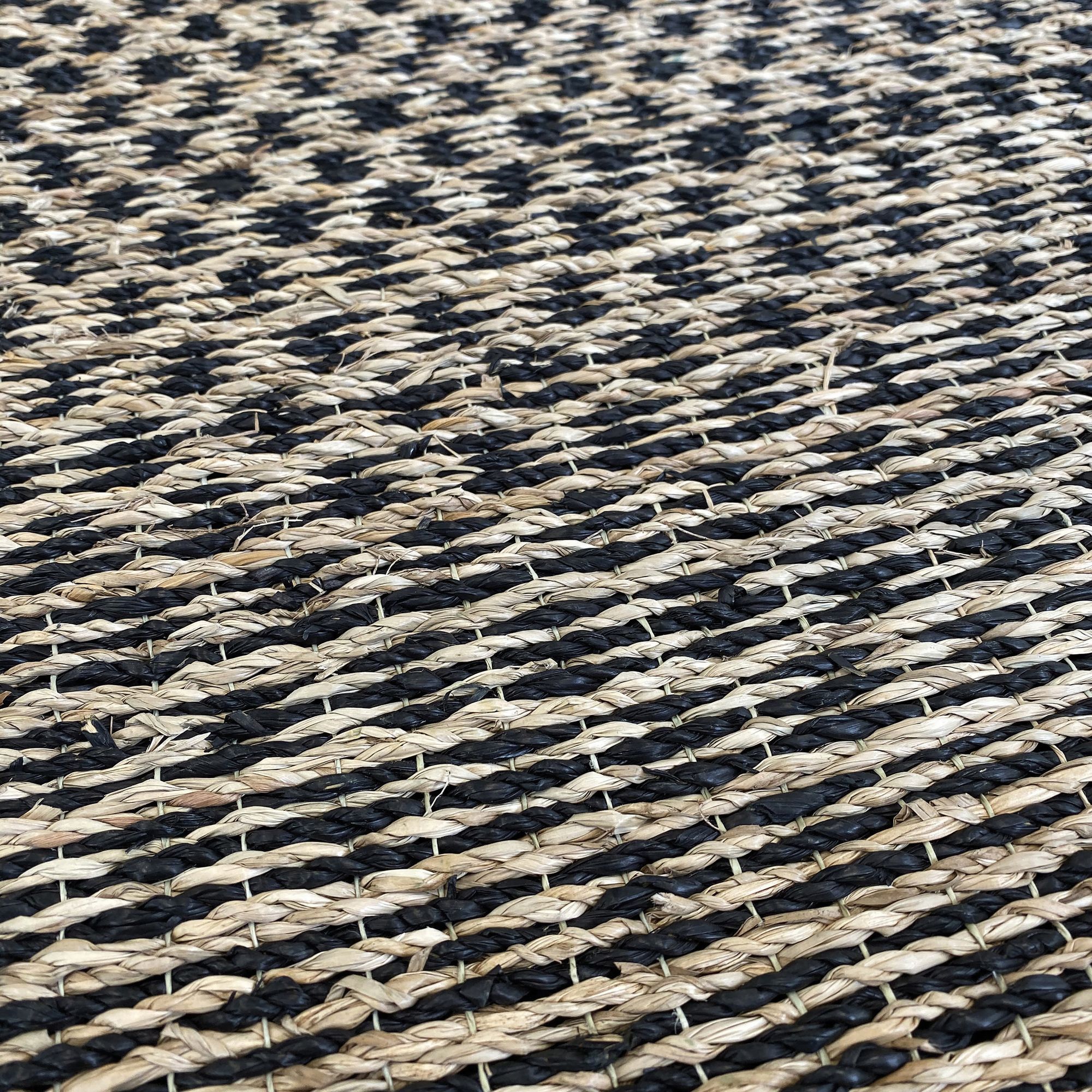 Tapis en osier naturel et noir 100x150cm PHIPHI