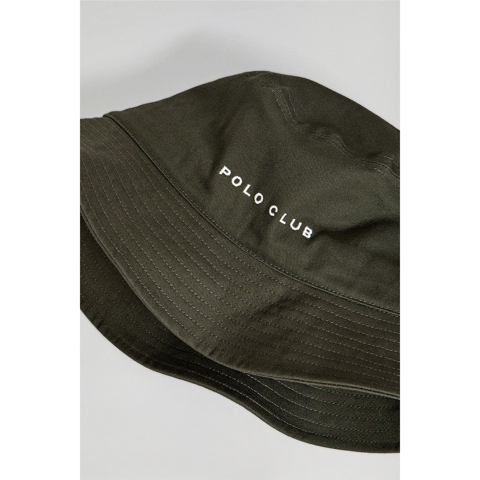 Sombrero bucket verde caqui con logo bordado minimal Polo Club