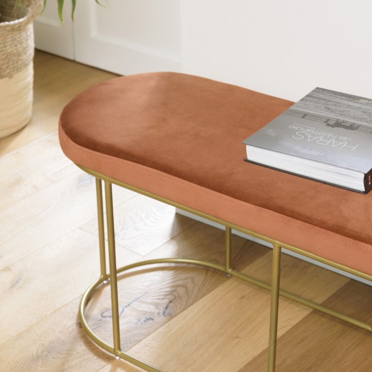 AGATHE - Banc velours orange pieds arrondis métal doré