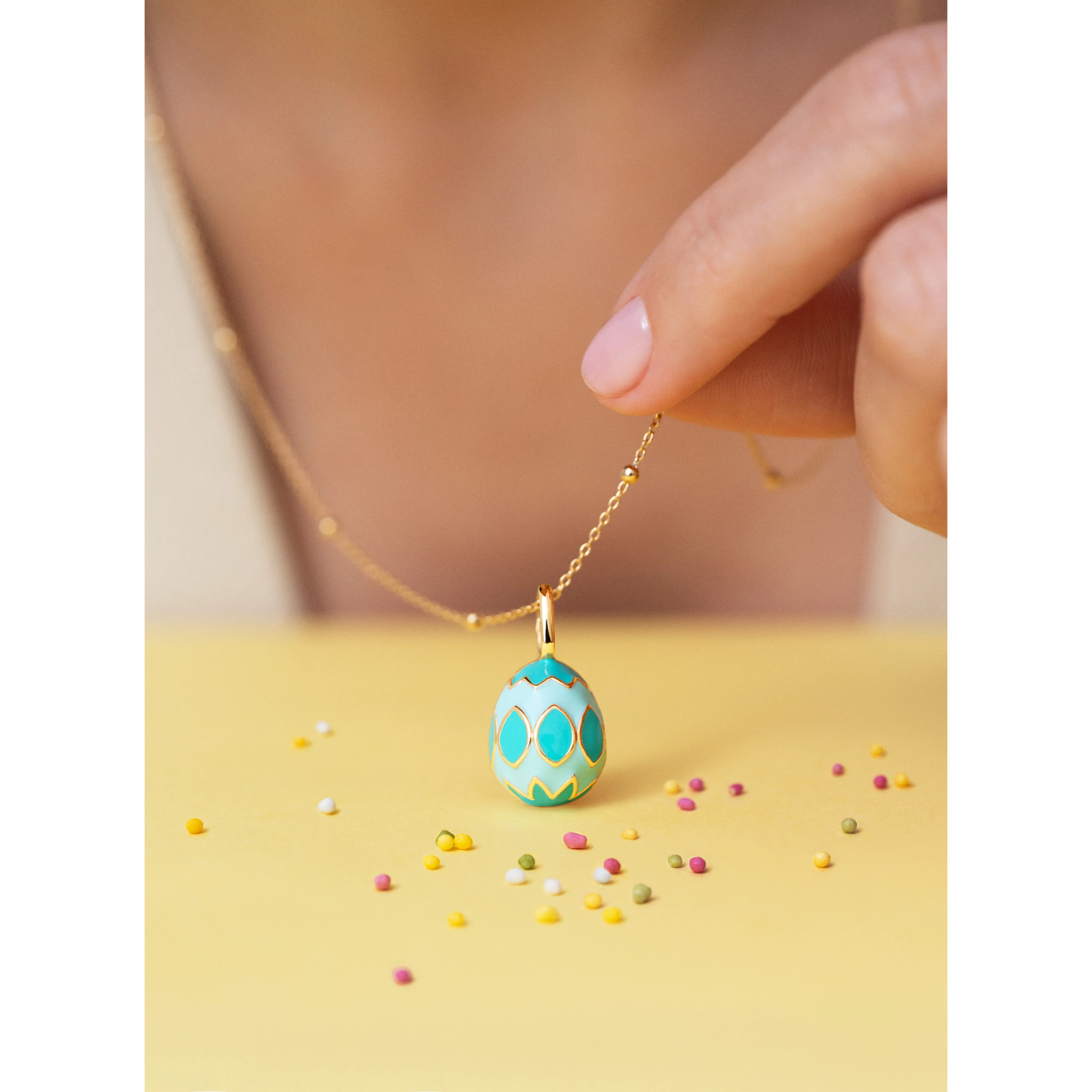 Charm Easter Egg Blue Baño Oro