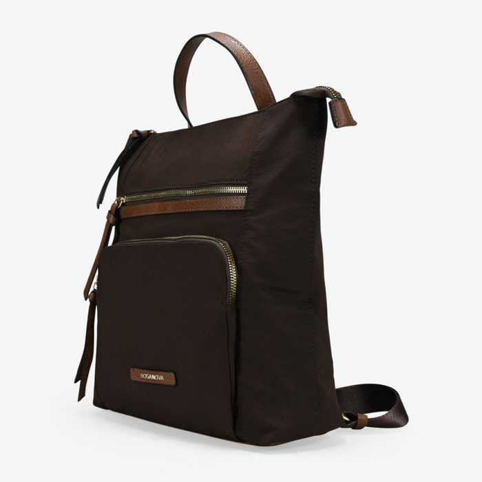 Mochila deportiva marrón con cremalleras metálicas