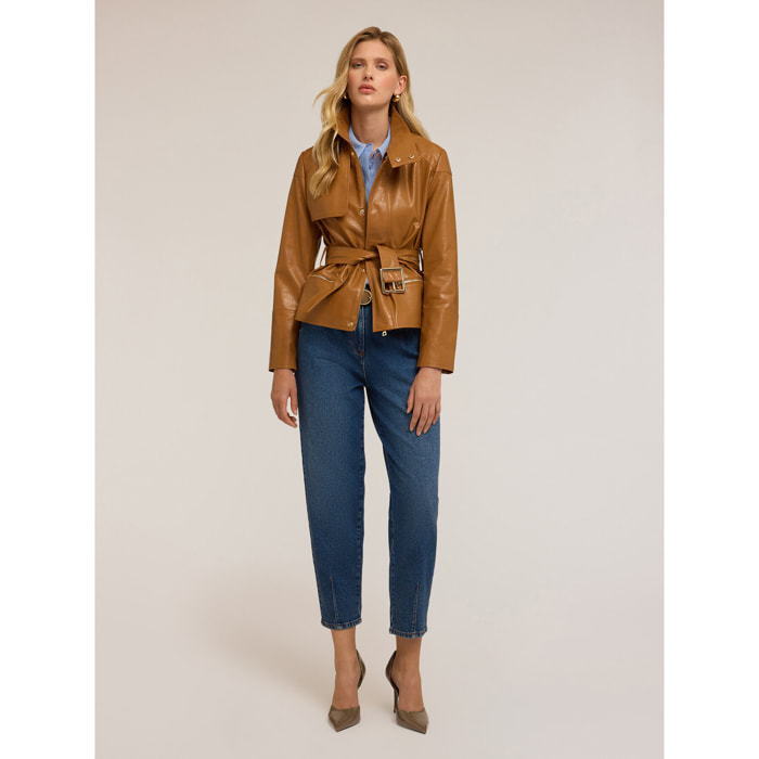 Motivi - Chaqueta con cinturón en tejido revestido - Marrón