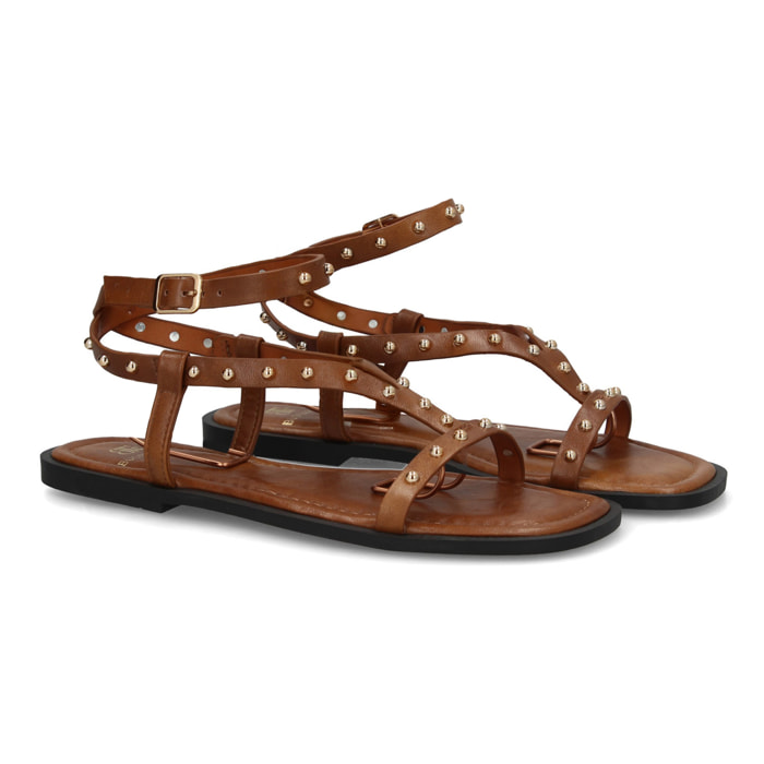 Sandalia plana mujer con tachuelas metálicas