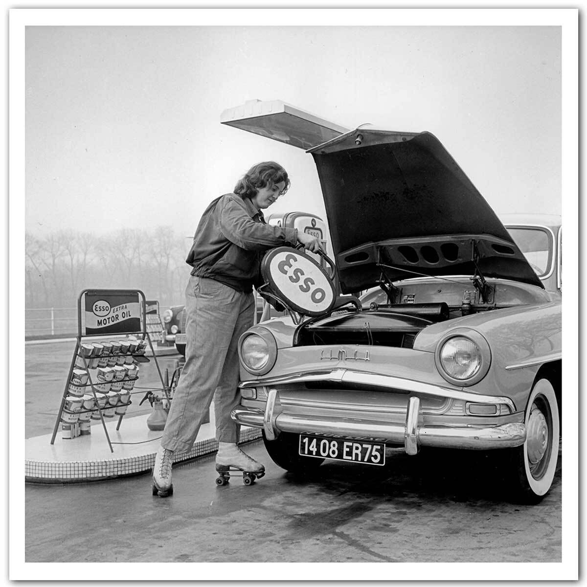 Affiche Paris - Serveuse en patins à roulettes, 1970 Affiche seule