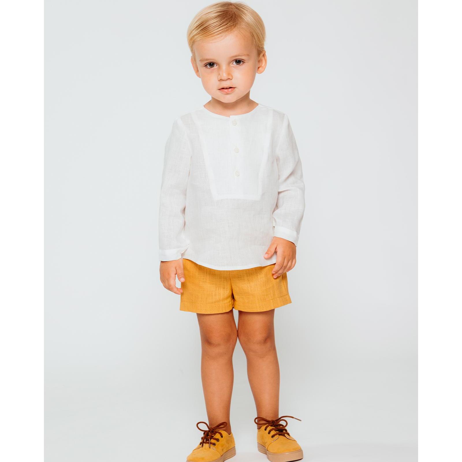 Bermuda de lino mostaza. Bolsillos falsos y botones, cintura elastica.