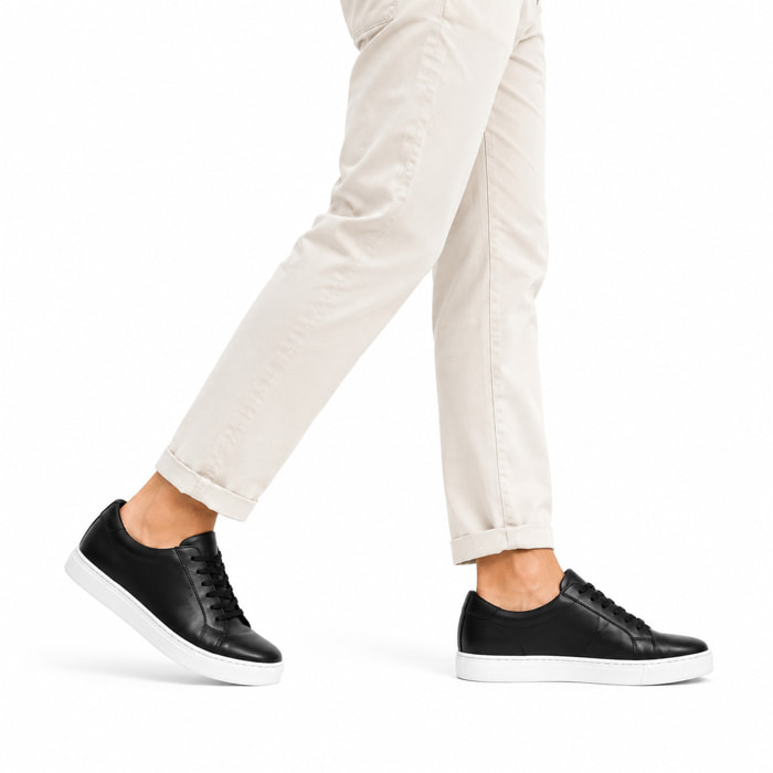 Sneakers stringate in pelle di vitello