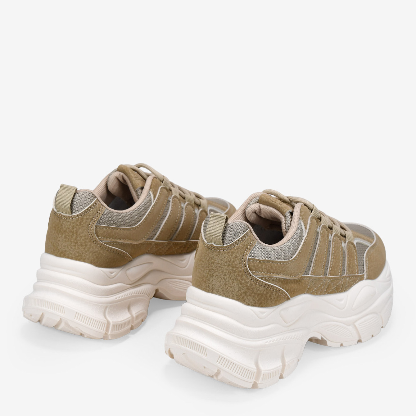 Zapatillas de plataforma beige con rejilla y cordones
