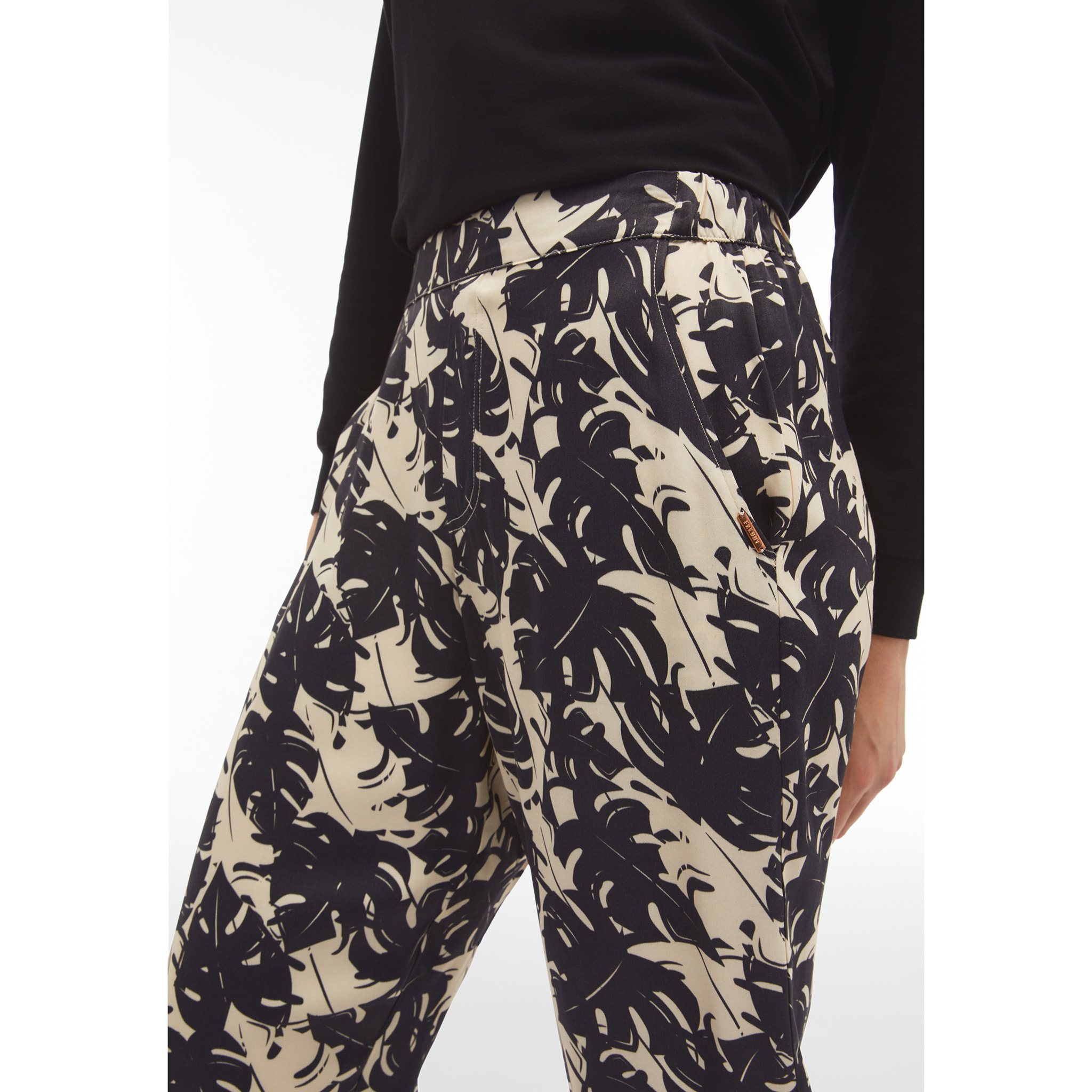 Pantaloni donna in satin di viscosa a fantasia tropical