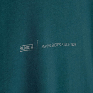 Camiseta MUNICH story lifestyle de algodón orgánico petroleo