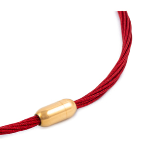 Collar multihebra entrelazada de hilo de nylon rojo con cierre magnético de cobre dorado.