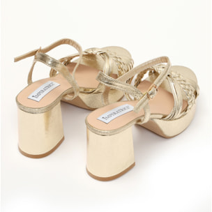 Sandali in simil pelle verniciata con tacco quadrato