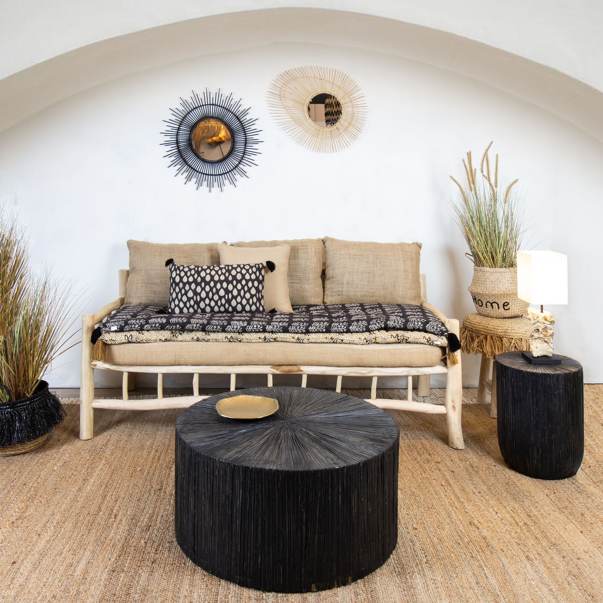 Meuble d'appoint en bois et feuilles de cocotier TUPAI