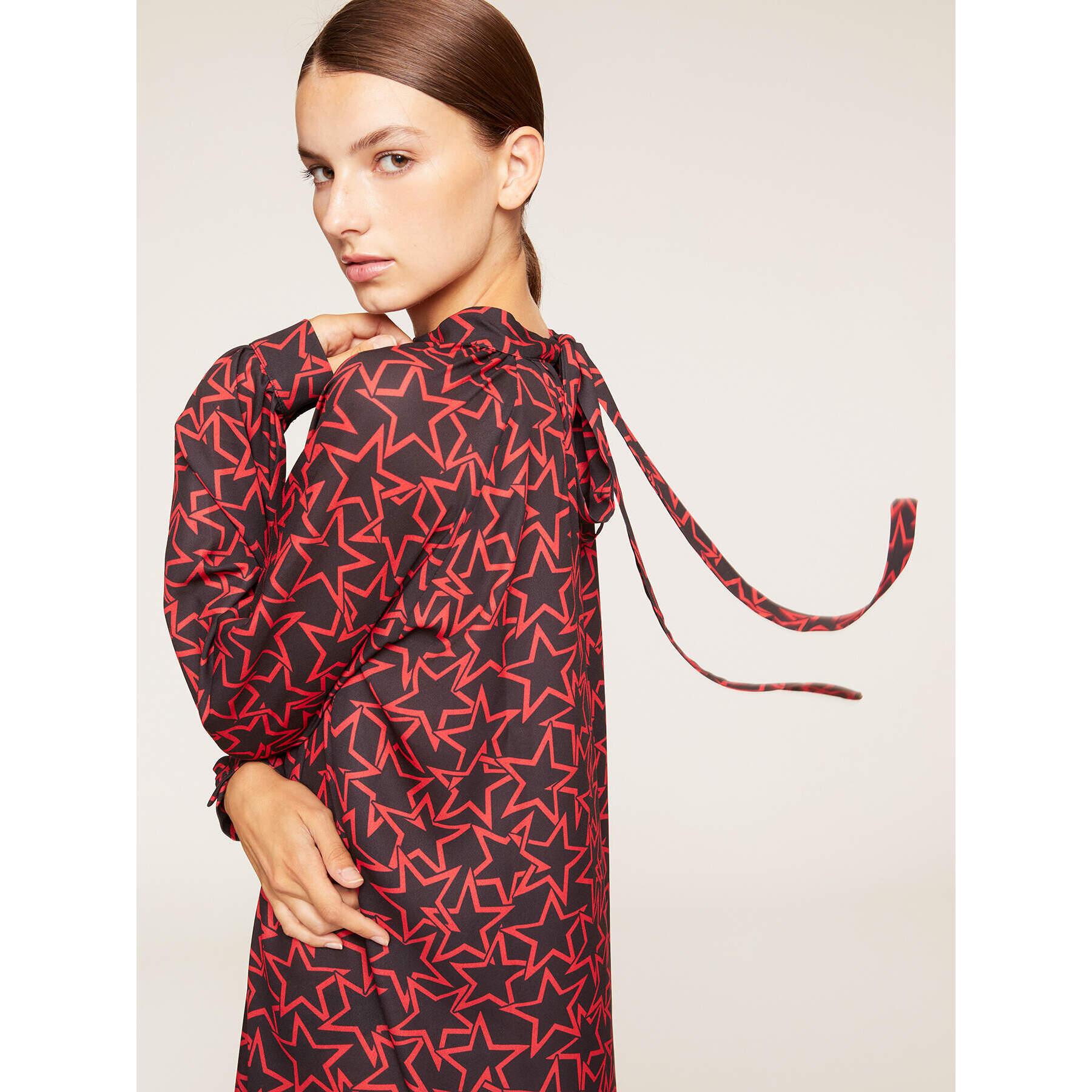 Motivi - Vestido túnica con lazo y estampado de estrellas - Rojo