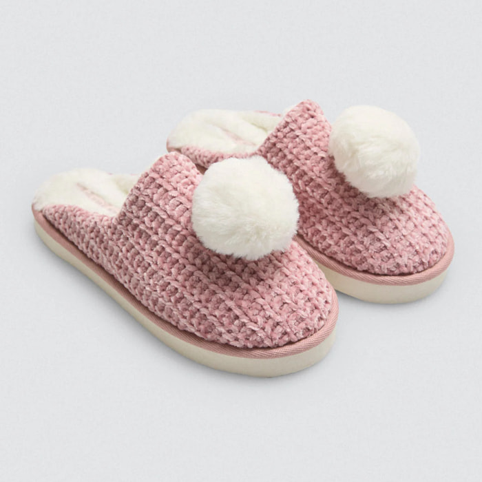 Pantofole vellutate con dettaglio pompon