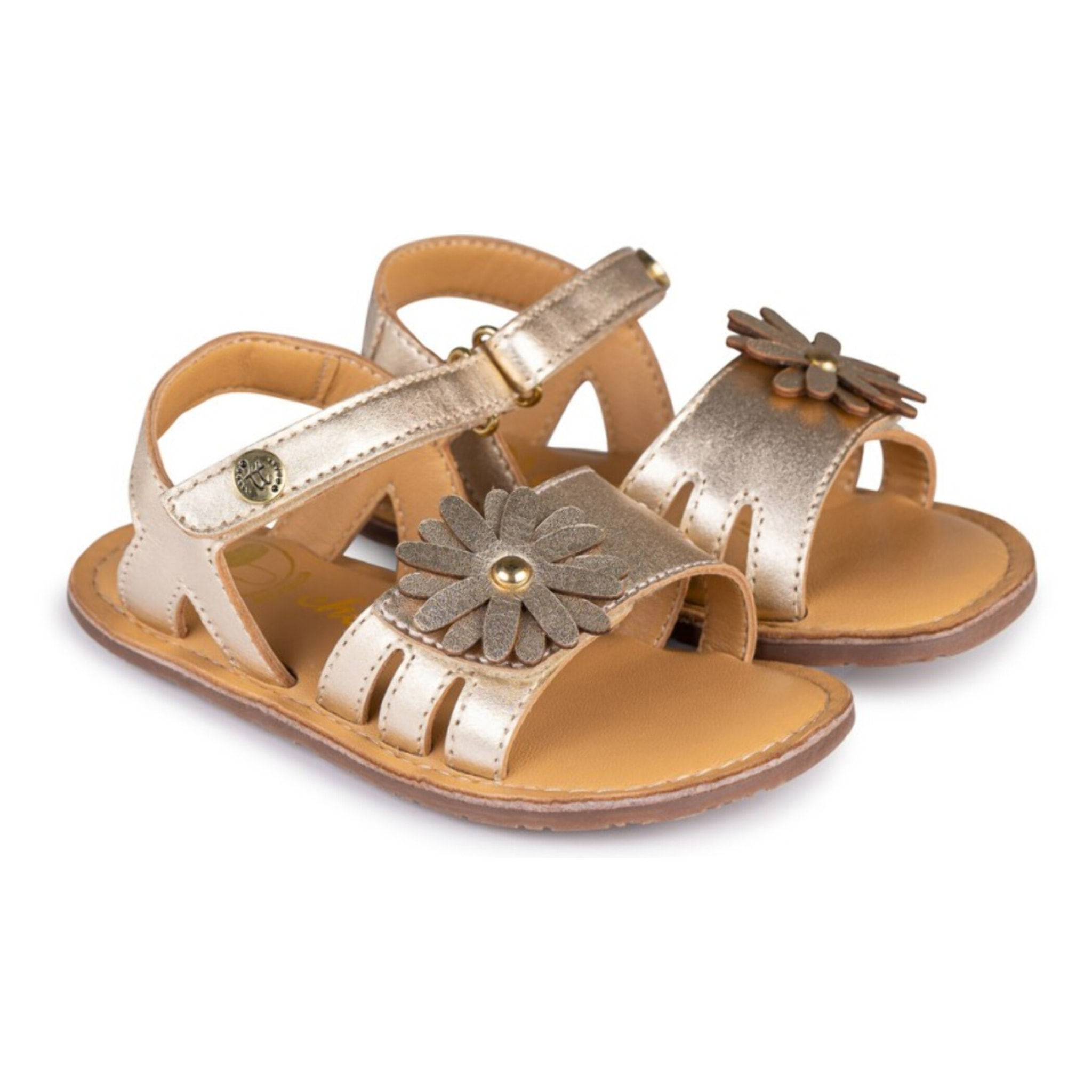 SANDALIA BAREFOOT ORO – FLOR METÁLICA Y DESTELLOS DORADOS