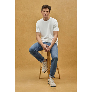 Camiseta blanca de cuello redondo con parche Polo Club