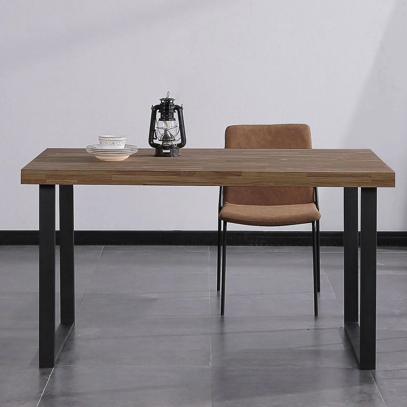 Mesa de comedor de madera de roble boreal y patas metálicas en negro 140x80 cm Natural Roble boreal – Negro