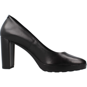 Salones Mujer de la marca GEOX  modelo D35TFA 000Y3 NEGRO