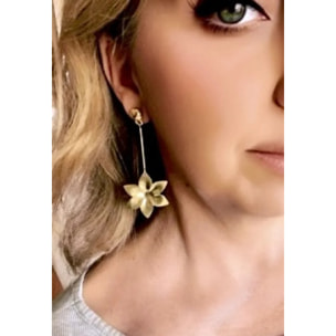 Pendiente largo Flor y tubo latón dorado