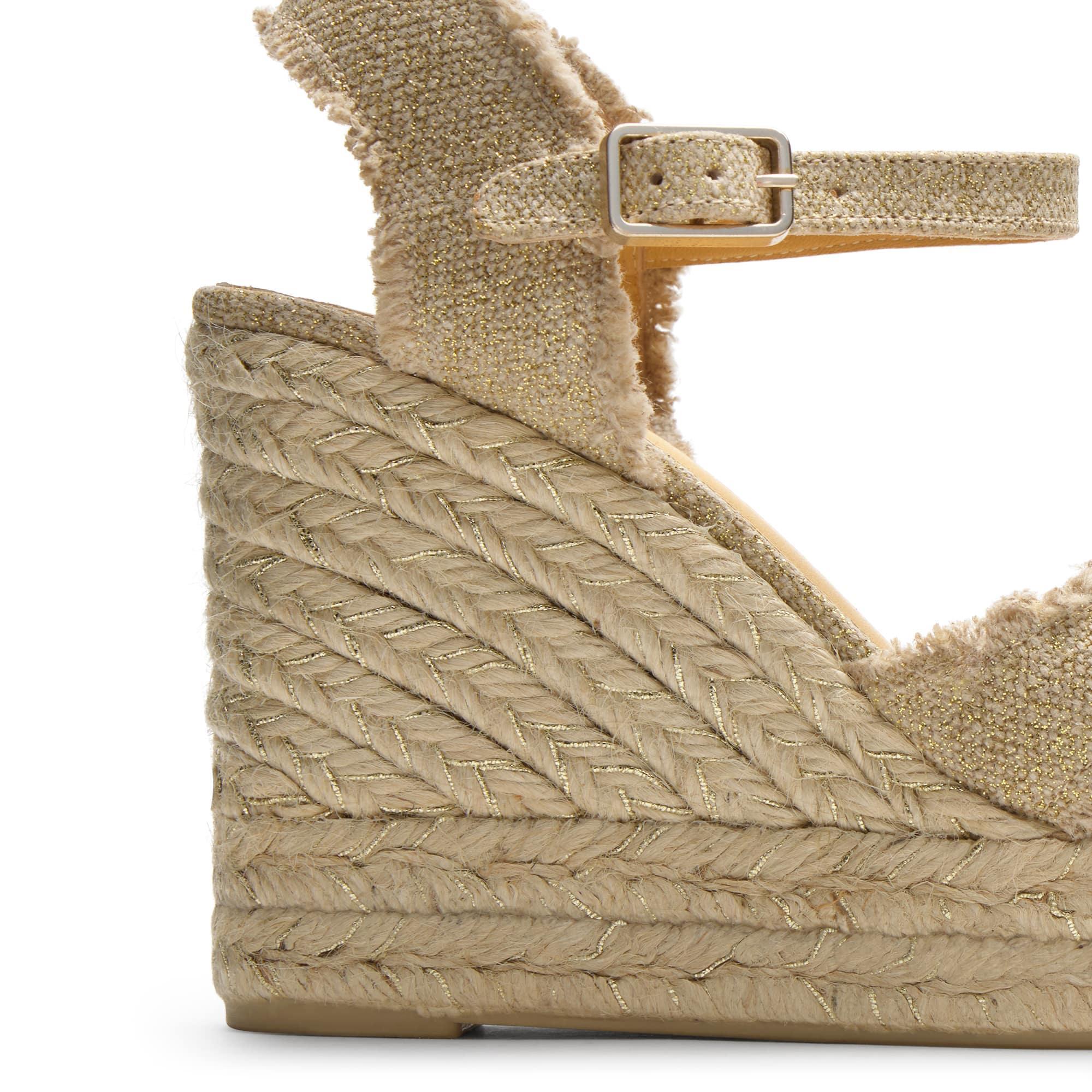 Sandalia de cuña Bromelia en lino metalizado con cierre de pulsera