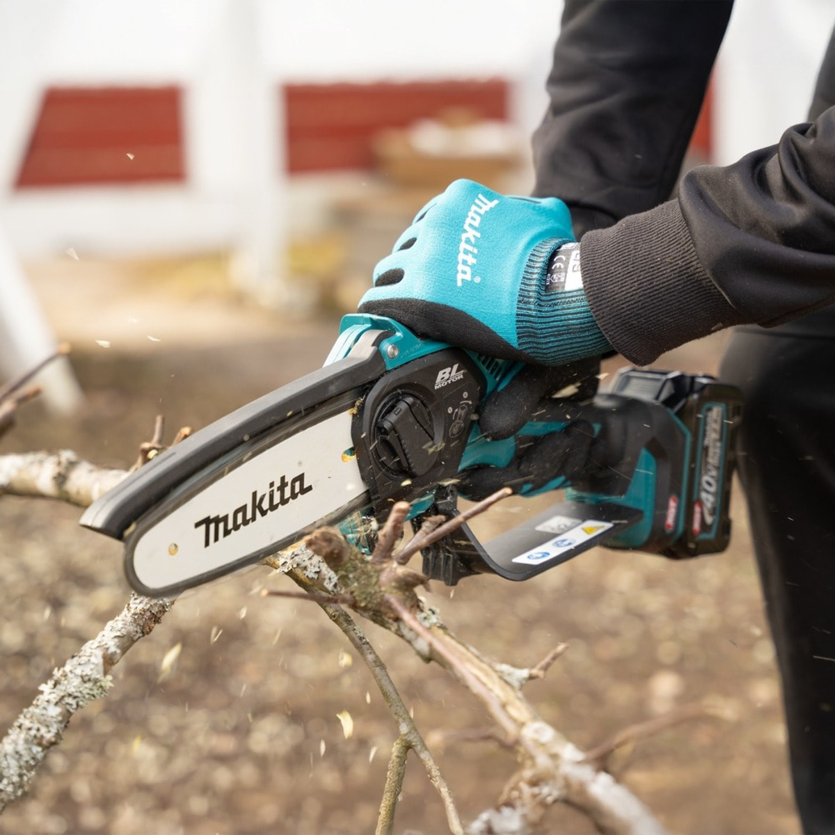 Tronçonneuse d'élagage XGT 150 mm + Huile pour chaîne - Produit seul - MAKITA - UC029GZ