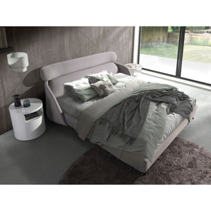 Cama Angel Cerdá de matrimonio con un cabecero y estructura en tela en gris claro y patas de acero inoxidable en epoxi negro 207x250x102cm