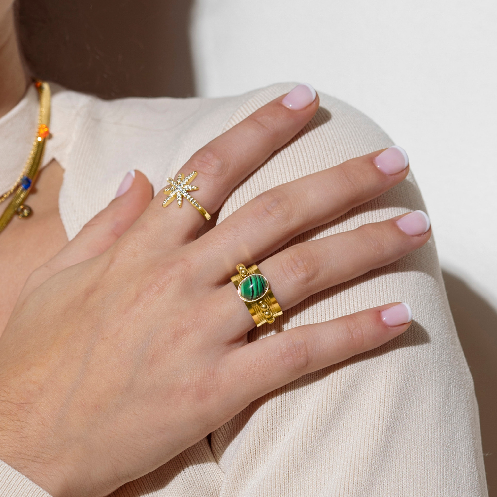 Anillo de Malaquita acabado en oro amarillo de 18K- Dadao