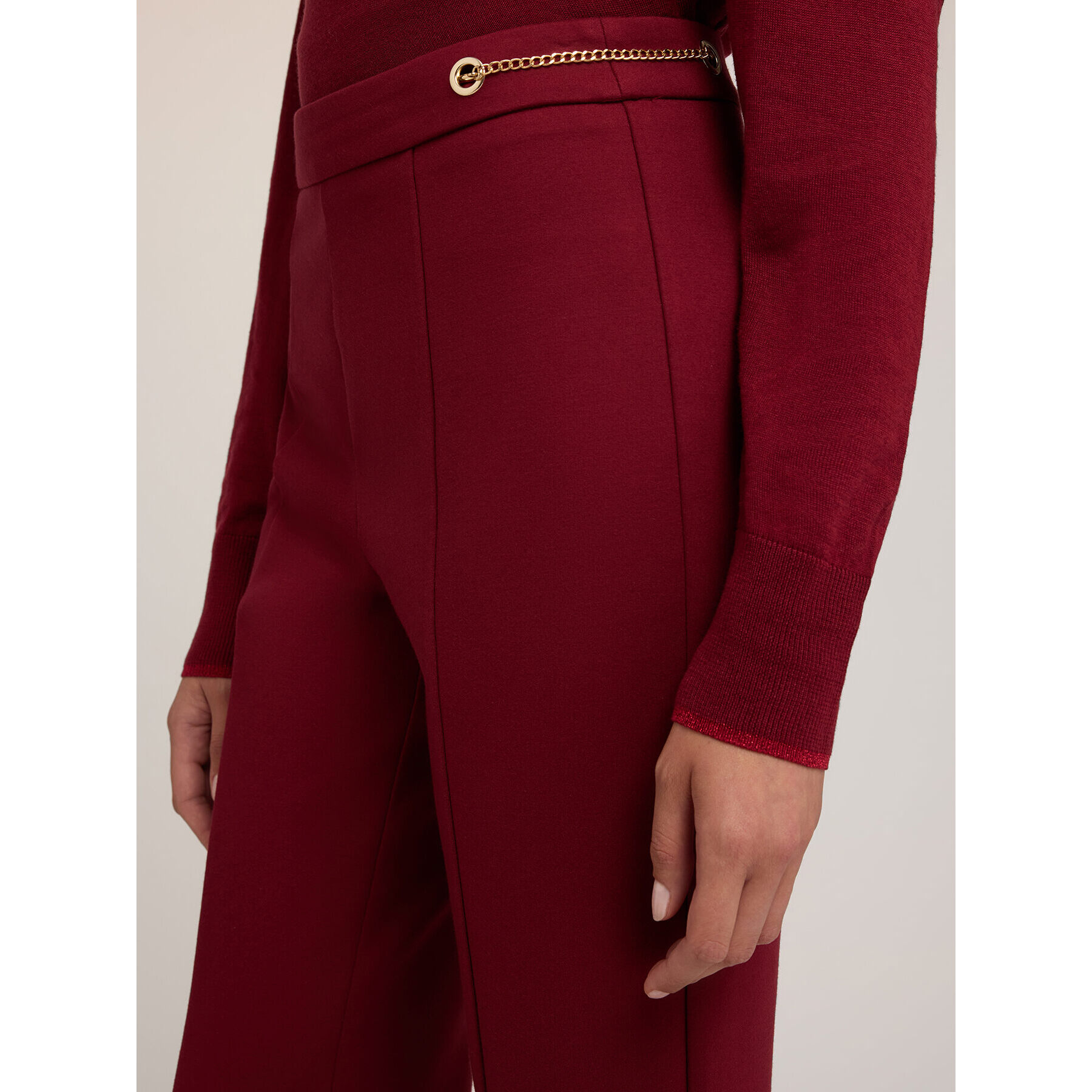 Motivi - Pantalones acampanados con estampado de ojales - Burgundy