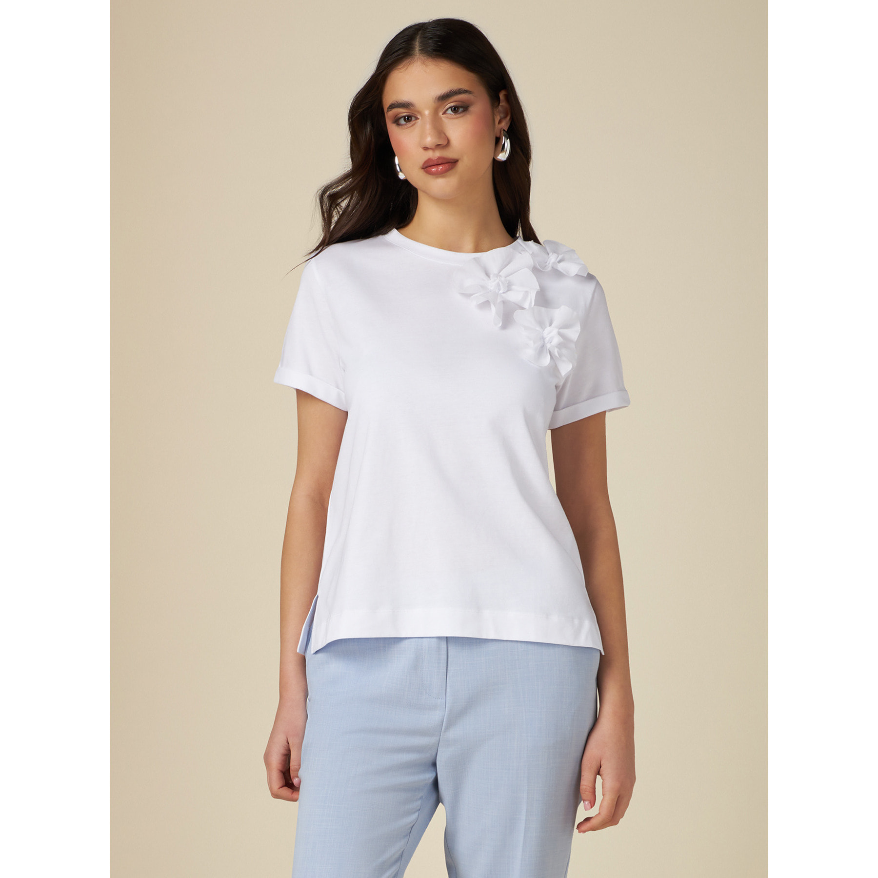 Oltre - T-shirt con fiori applicati - Bianco