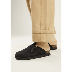 Sandalias Cerradas Vibe Clog Mujer Cierre Hebilla Negra