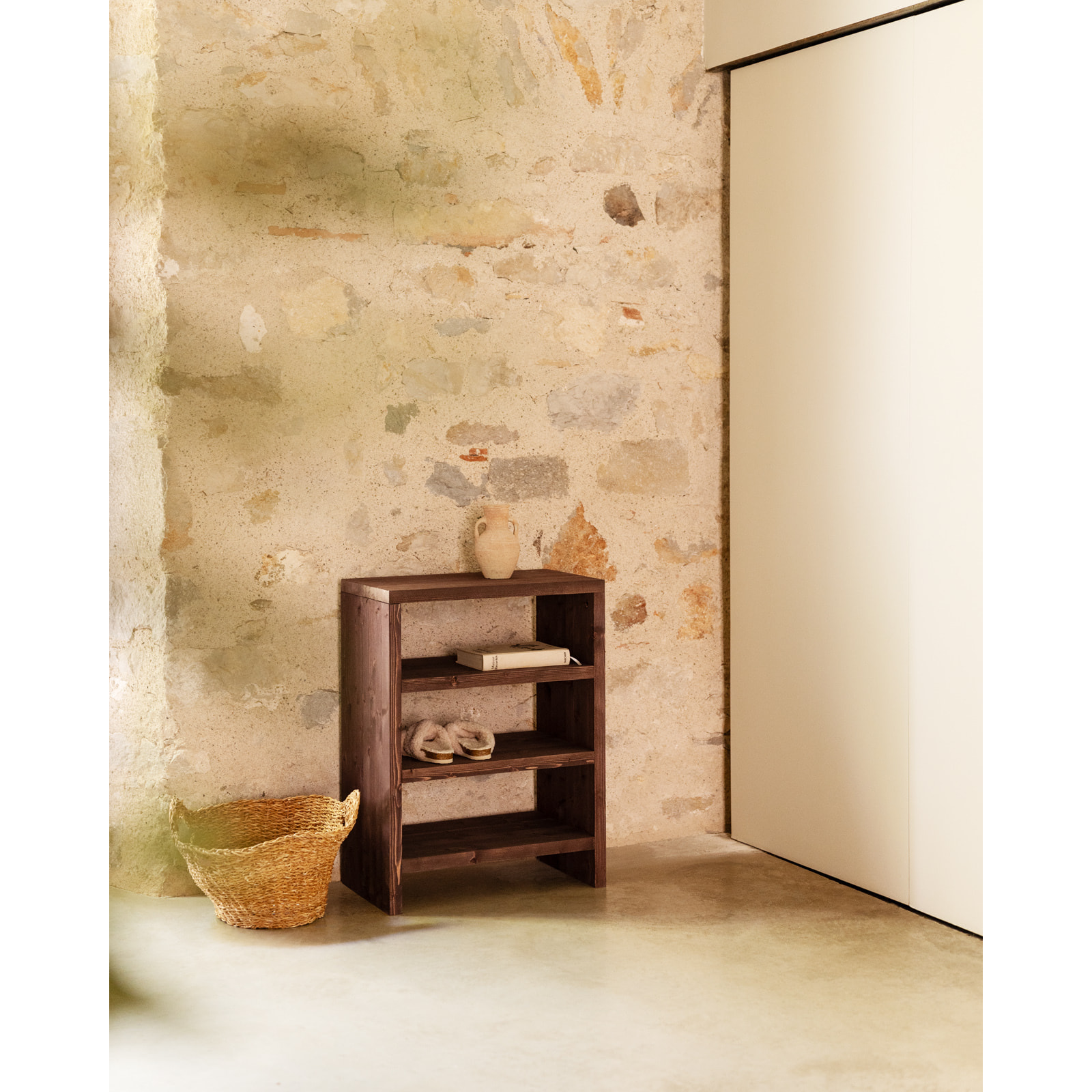 Estantería zapatero de madera maciza tono nogal 80x60cm Alto: 80 Largo: 60 Ancho: 35