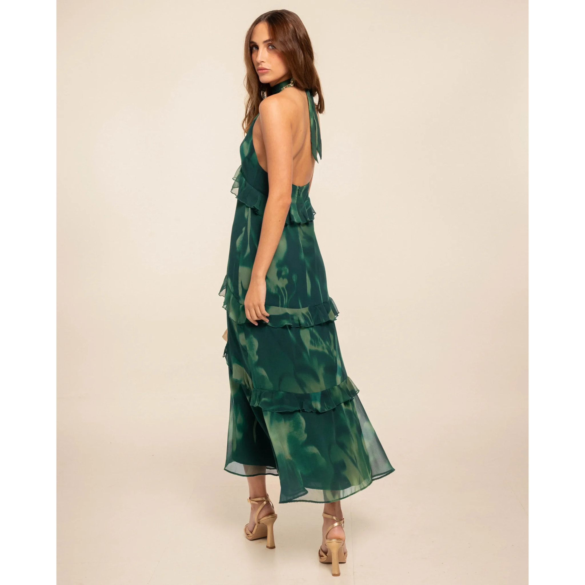 Vestido midi con escote halter y volantes