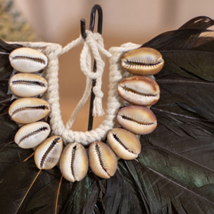 Collier en plumes noires et coquillages  MAÏ