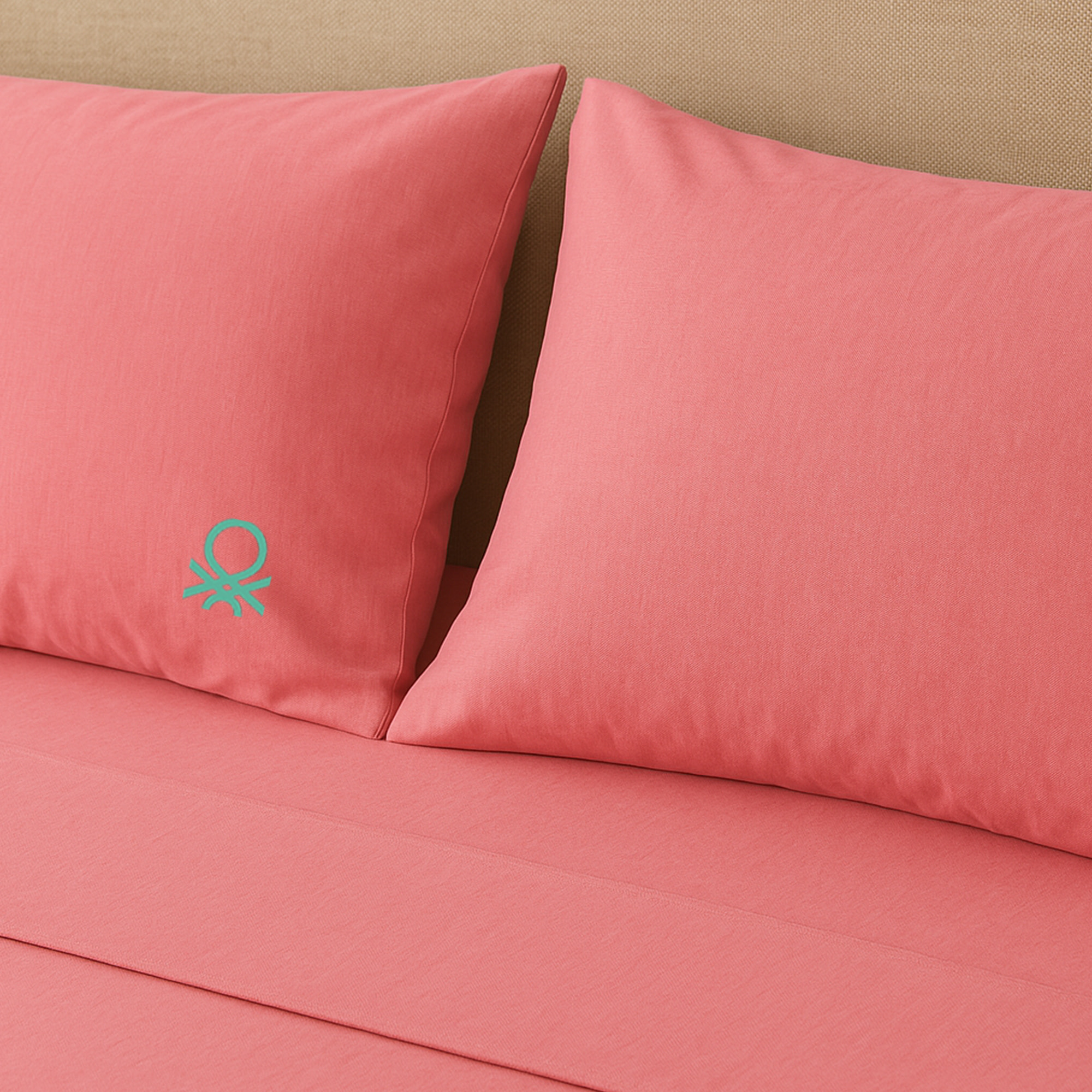 Set 4pzs sabana doble: sabana plana (240x280cm c/ dobladillo simple 5cm) + sabana bajera (160x200+40cm flap) + 2 funda de almohada (50x85cm) 100% alg