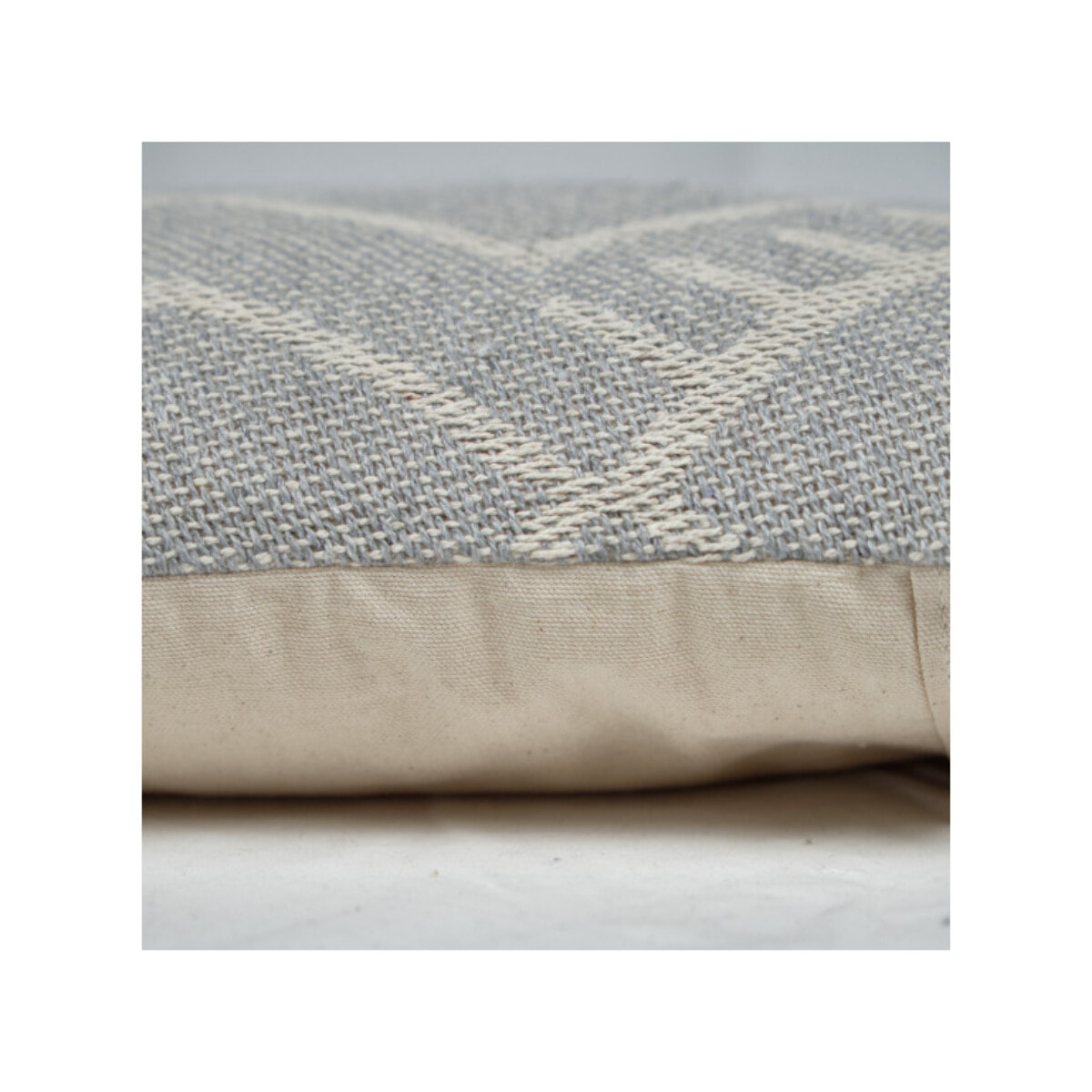 Coussin en coton brodé carré 40 x 40 cm motifs tribal - TRIBE