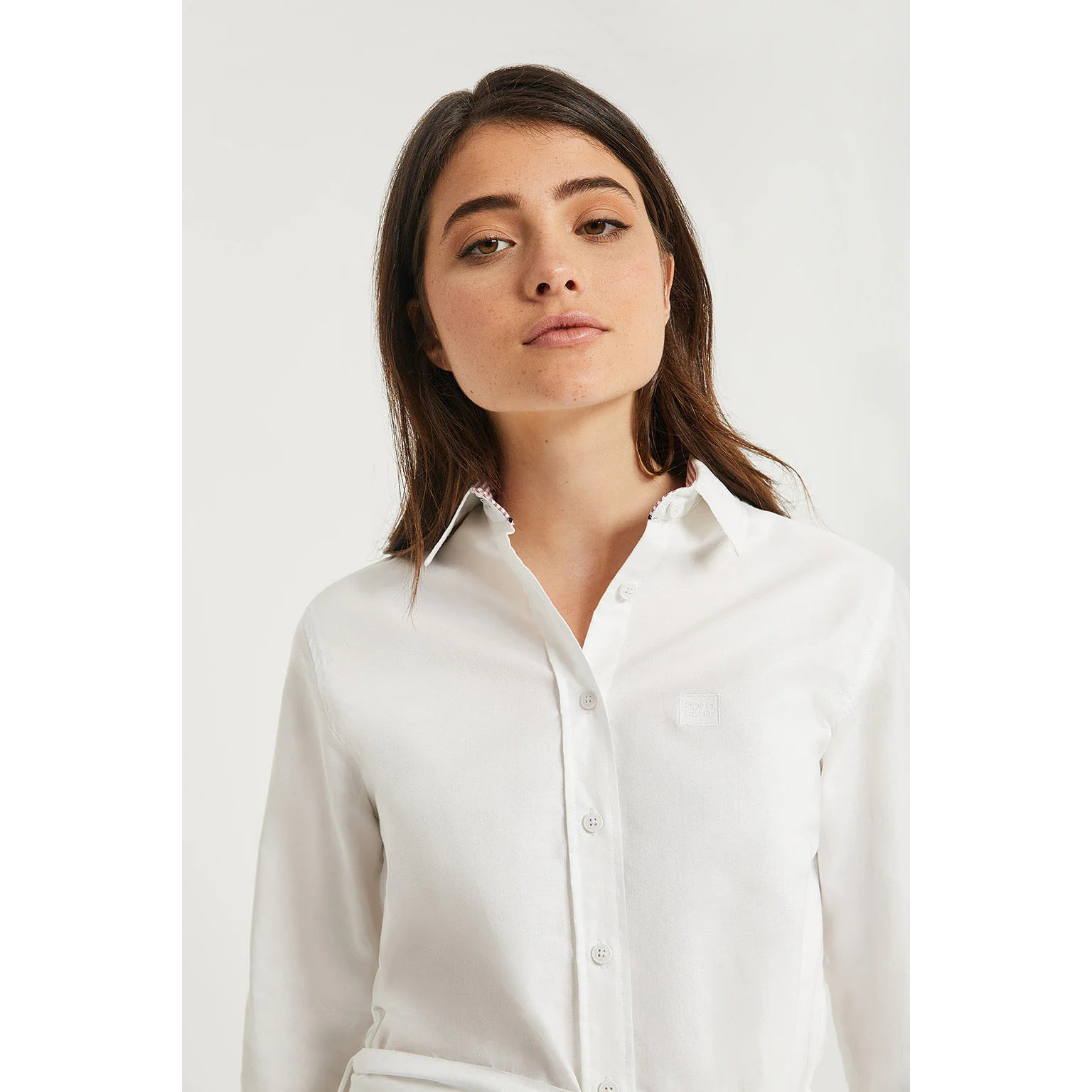 Vestito a camicia bianco a maniche lunghe con particolare ricamato