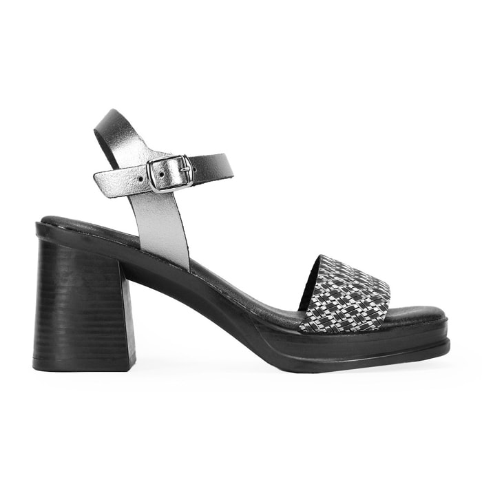 Sandalias de piel negras con tacón
