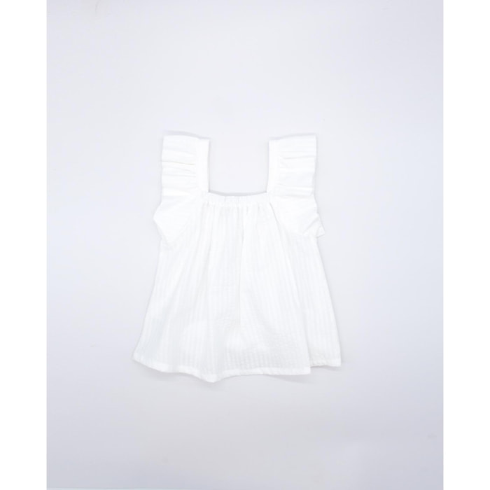 Blusa blanca. Fruncida en la parte superior, con volantes en las sisas.