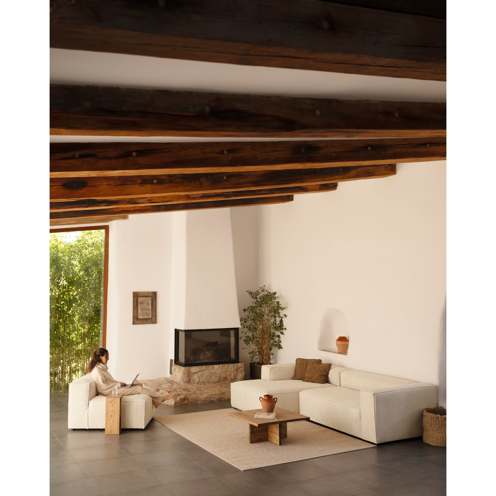 Fauteuil en bouclé couleur blanc cassé de 110x90cm Hauteur: 70 Longueur: 110 Largeur: 90